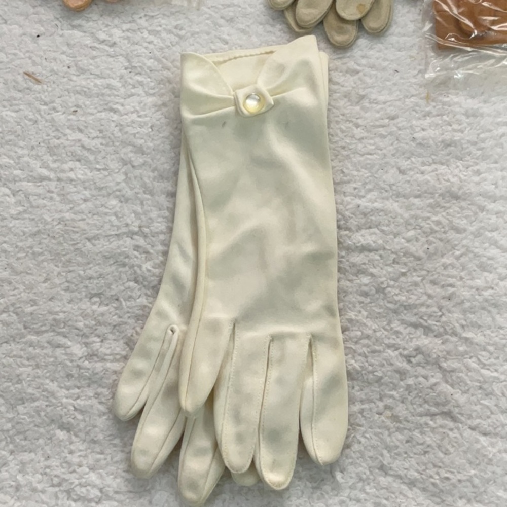 Woman’s vintage 1920-1950s Heiress gloves with glove box And Glove Clip - Picture 5 of 8